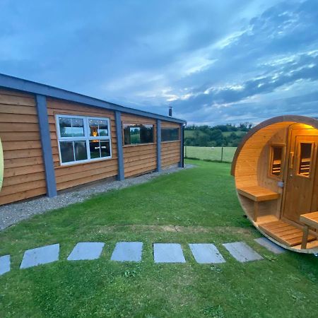 Sleeps 12 Hot Tub Sauna Cinema Pets Welcome Енискилен Екстериор снимка