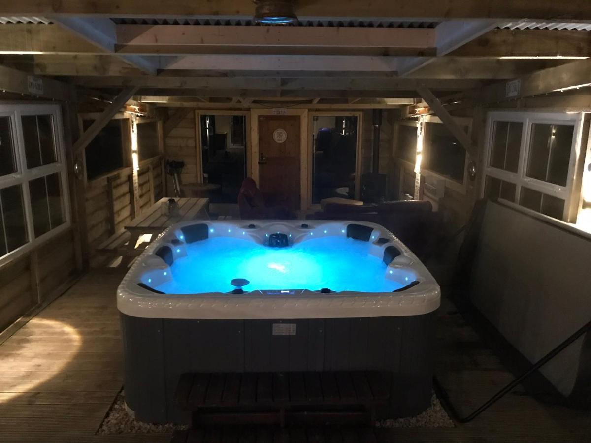 Sleeps 12 Hot Tub Sauna Cinema Pets Welcome Енискилен Екстериор снимка