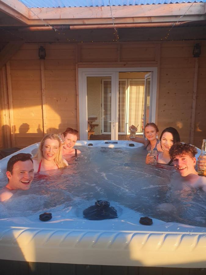 Sleeps 12 Hot Tub Sauna Cinema Pets Welcome Енискилен Екстериор снимка