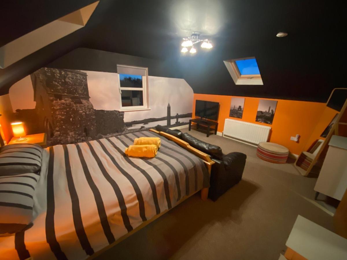 Sleeps 12 Hot Tub Sauna Cinema Pets Welcome Енискилен Екстериор снимка