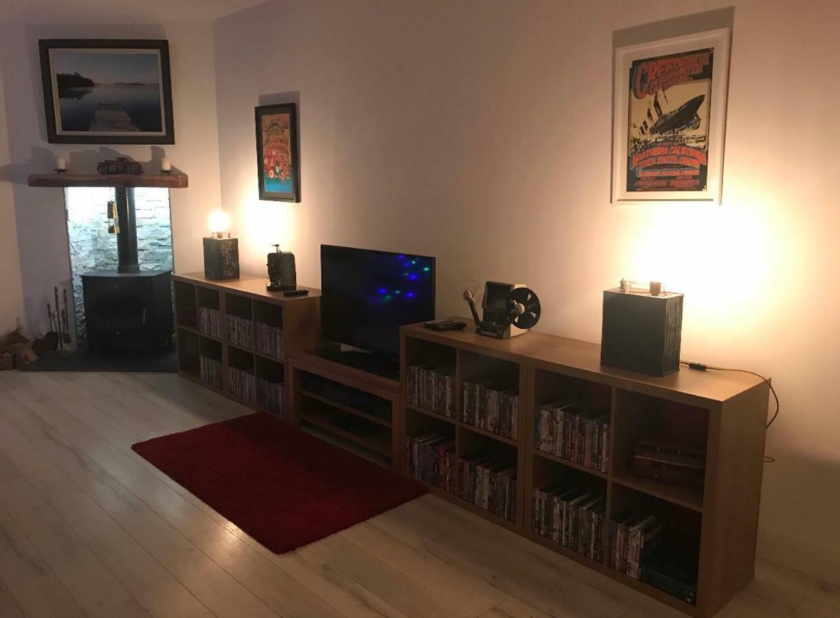 Sleeps 12 Hot Tub Sauna Cinema Pets Welcome Енискилен Екстериор снимка