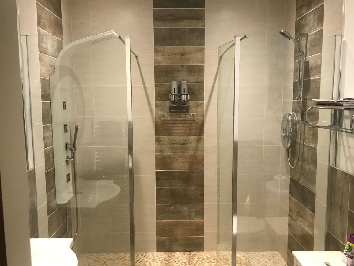 Sleeps 12 Hot Tub Sauna Cinema Pets Welcome Енискилен Екстериор снимка